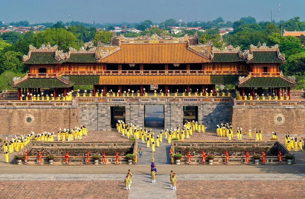hue-imperial splendor in the spring light hue-imperial splendor in the spring light